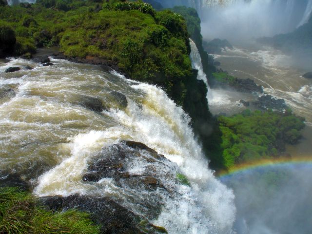 iguacu_falls_rainbow2.jpg