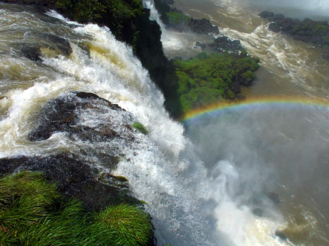 iguacu_falls_rainbow3.jpg