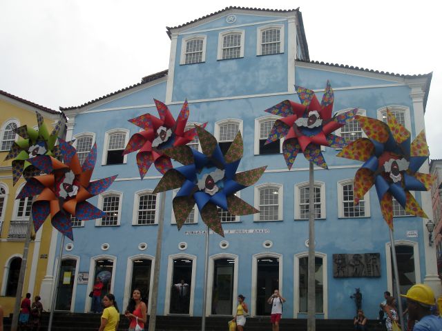 carnaval_dancer_pinwheels3.jpg