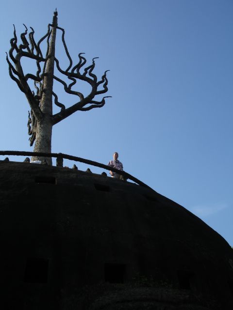steve on the statue