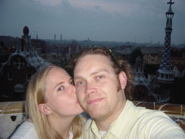 res_kiss_in_parque_guell.jpg