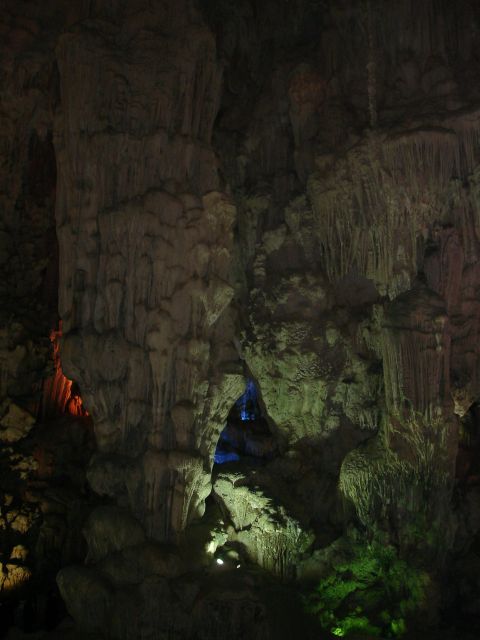 caves at hanlong bay2